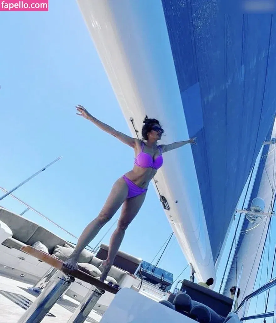 Salma Hayek / salmahayek Onlyfans Photo Gallery 