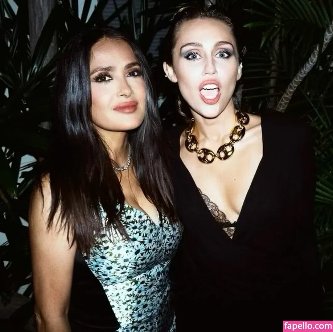 Salma Hayek / salmahayek Onlyfans Photo Gallery 