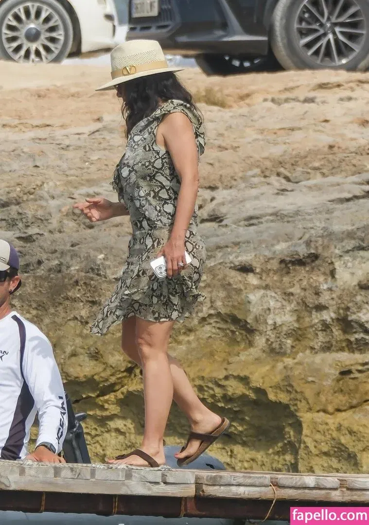 Salma Hayek / salmahayek Onlyfans Photo Gallery 