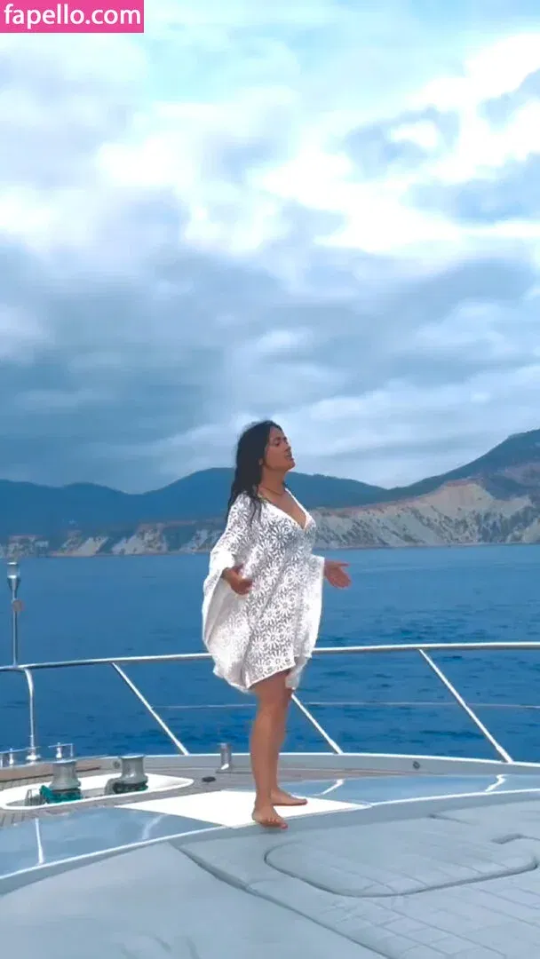 Salma Hayek / salmahayek Onlyfans Photo Gallery 