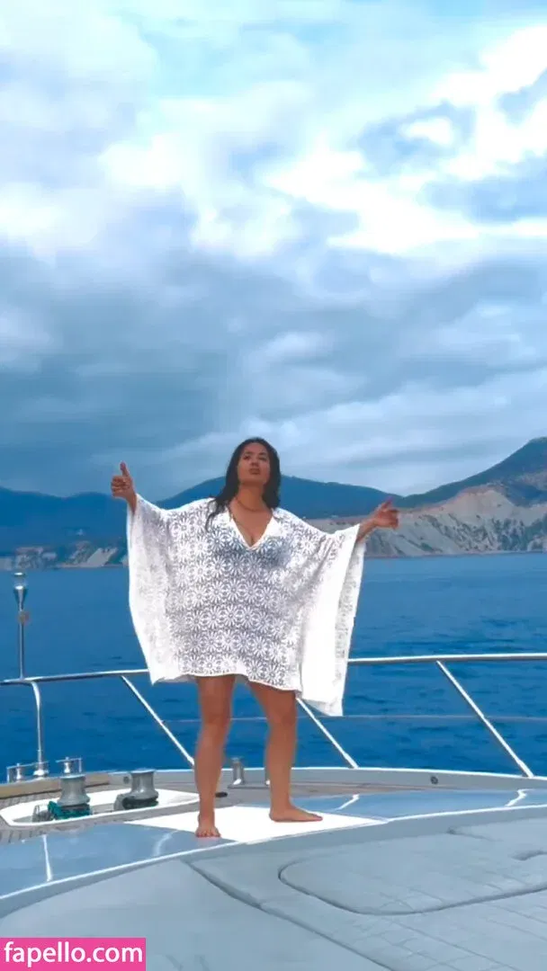 Salma Hayek / salmahayek Onlyfans Photo Gallery 