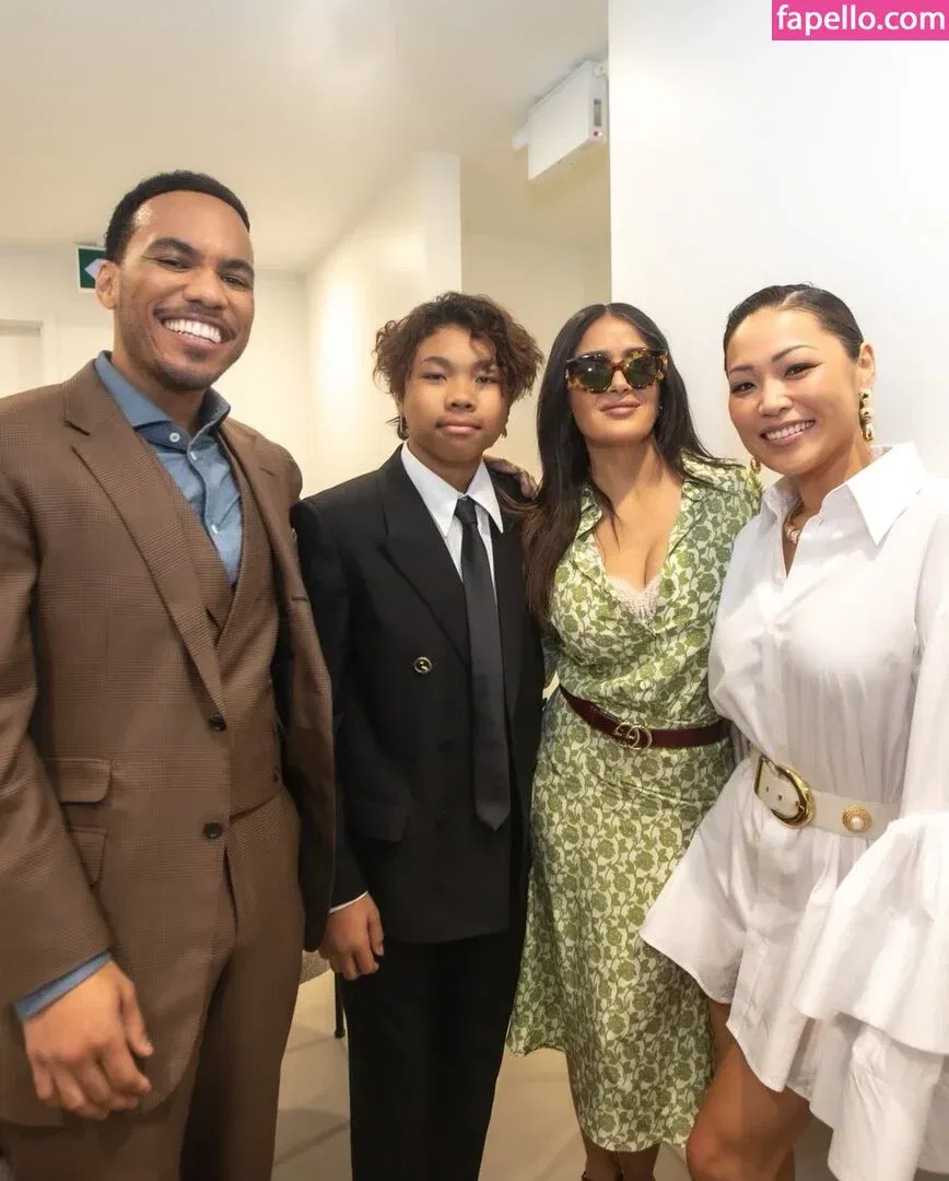 Salma Hayek / salmahayek Onlyfans Photo Gallery 