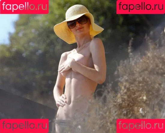 Paris Hilton / parishilton Onlyfans Photo Gallery 
