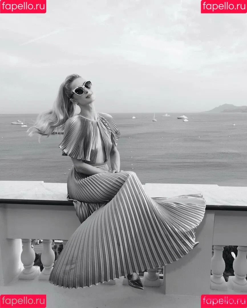 Paris Hilton / parishilton Onlyfans Photo Gallery 