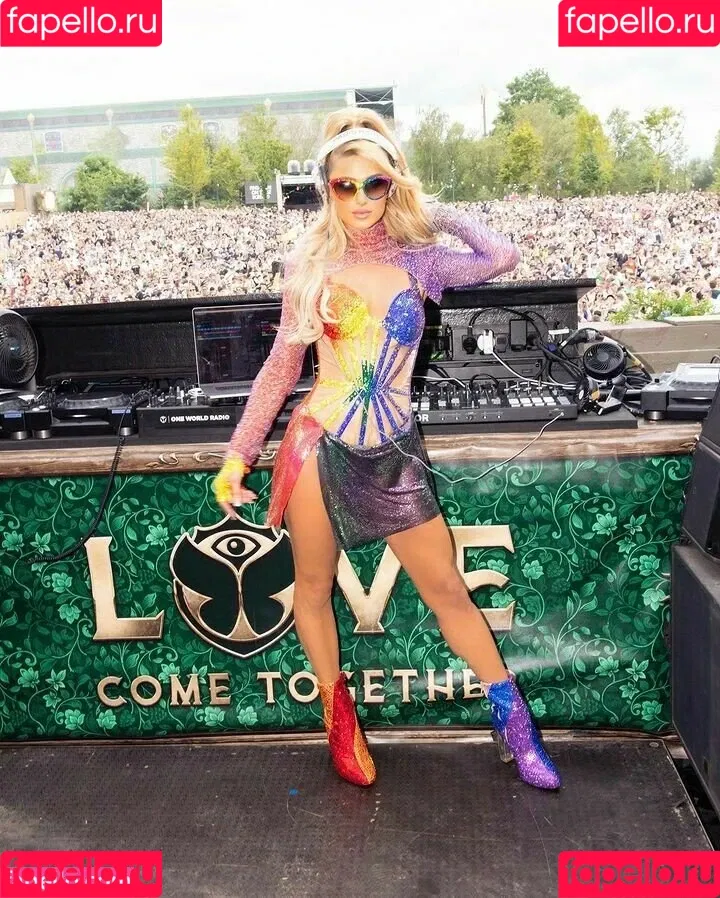 Paris Hilton / parishilton Onlyfans Photo Gallery 