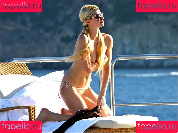 Paris Hilton / parishilton Onlyfans Photo Gallery 