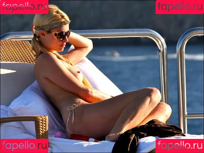 Paris Hilton / parishilton Onlyfans Photo Gallery 