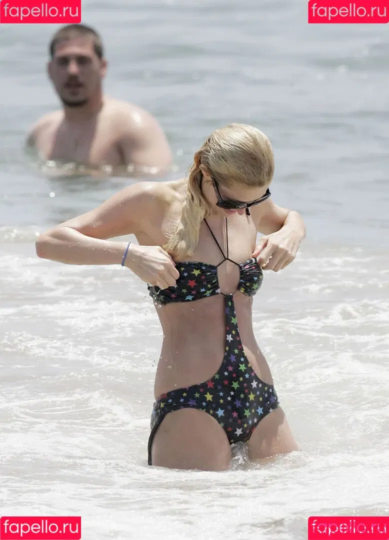 Paris Hilton / parishilton Onlyfans Photo Gallery 