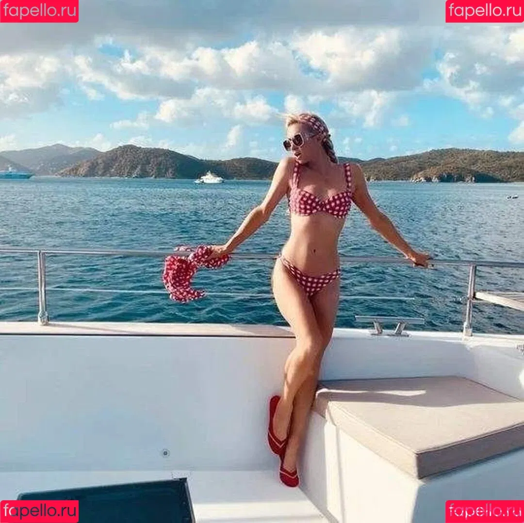 Paris Hilton / parishilton Onlyfans Photo Gallery 