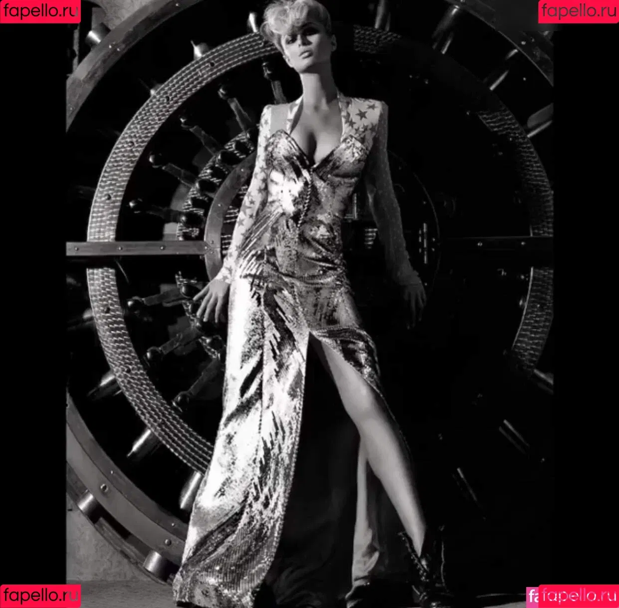 Paris Hilton / parishilton Onlyfans Photo Gallery 