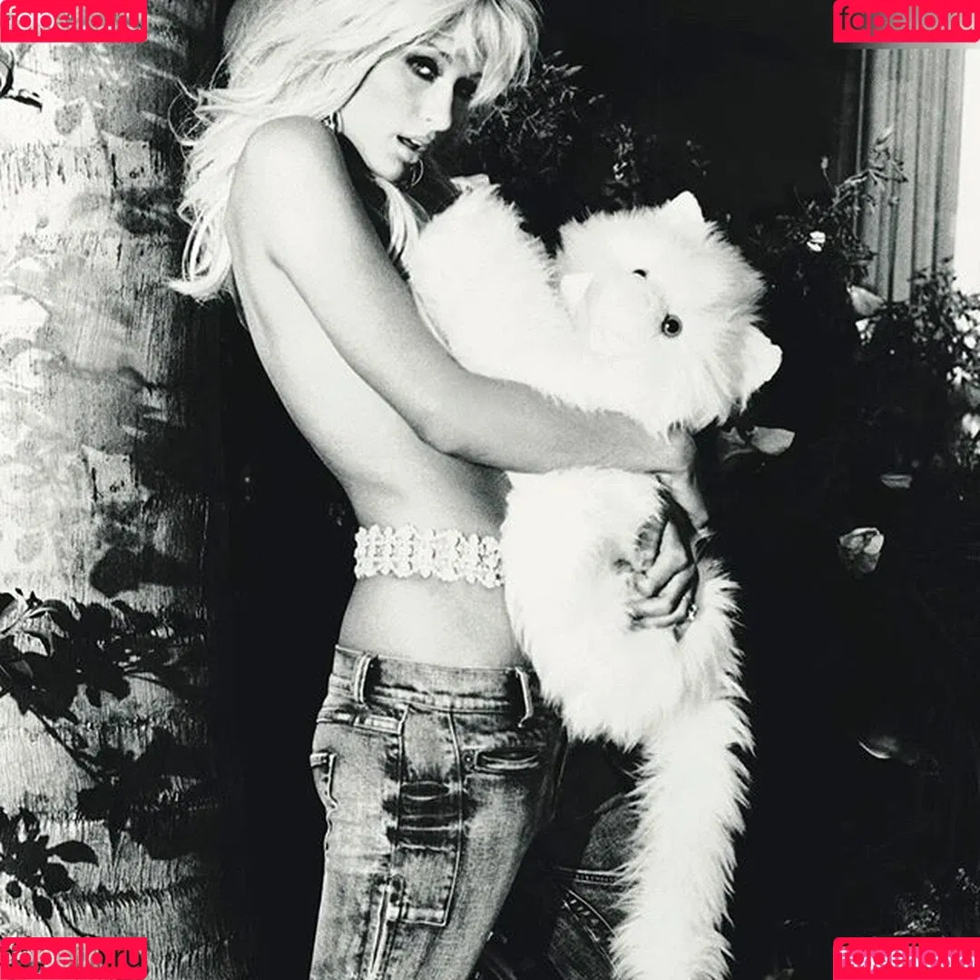Paris Hilton / parishilton Onlyfans Photo Gallery 