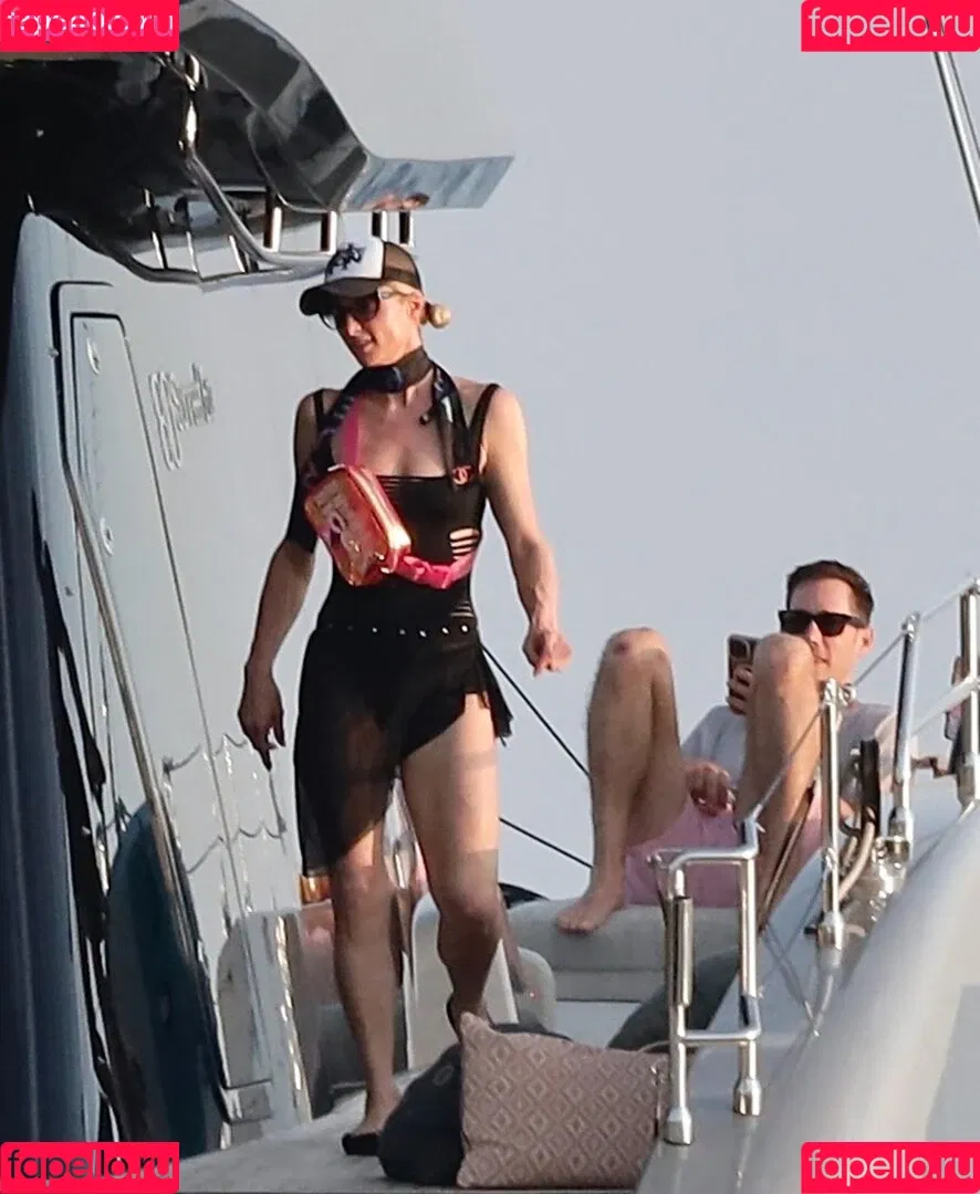 Paris Hilton / parishilton Onlyfans Photo Gallery 
