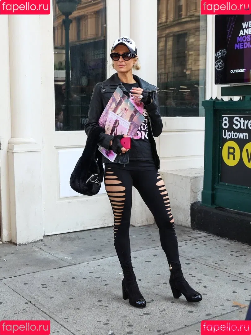 Paris Hilton / parishilton Onlyfans Photo Gallery 