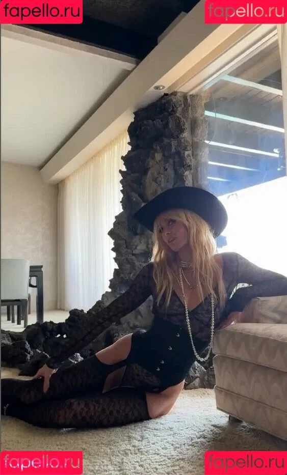 Paris Hilton / parishilton Onlyfans Photo Gallery 