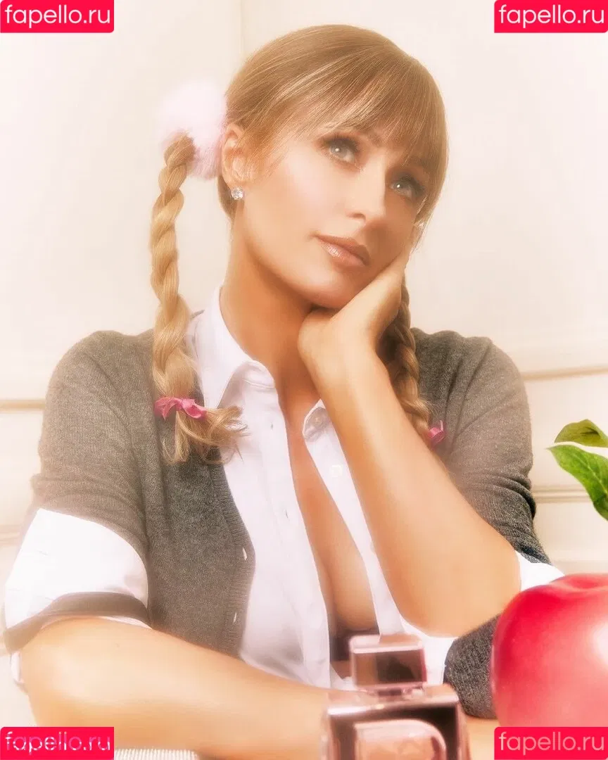 Paris Hilton / parishilton Onlyfans Photo Gallery 