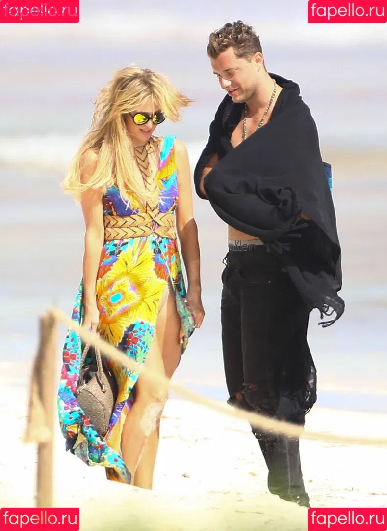 Paris Hilton / parishilton Onlyfans Photo Gallery 