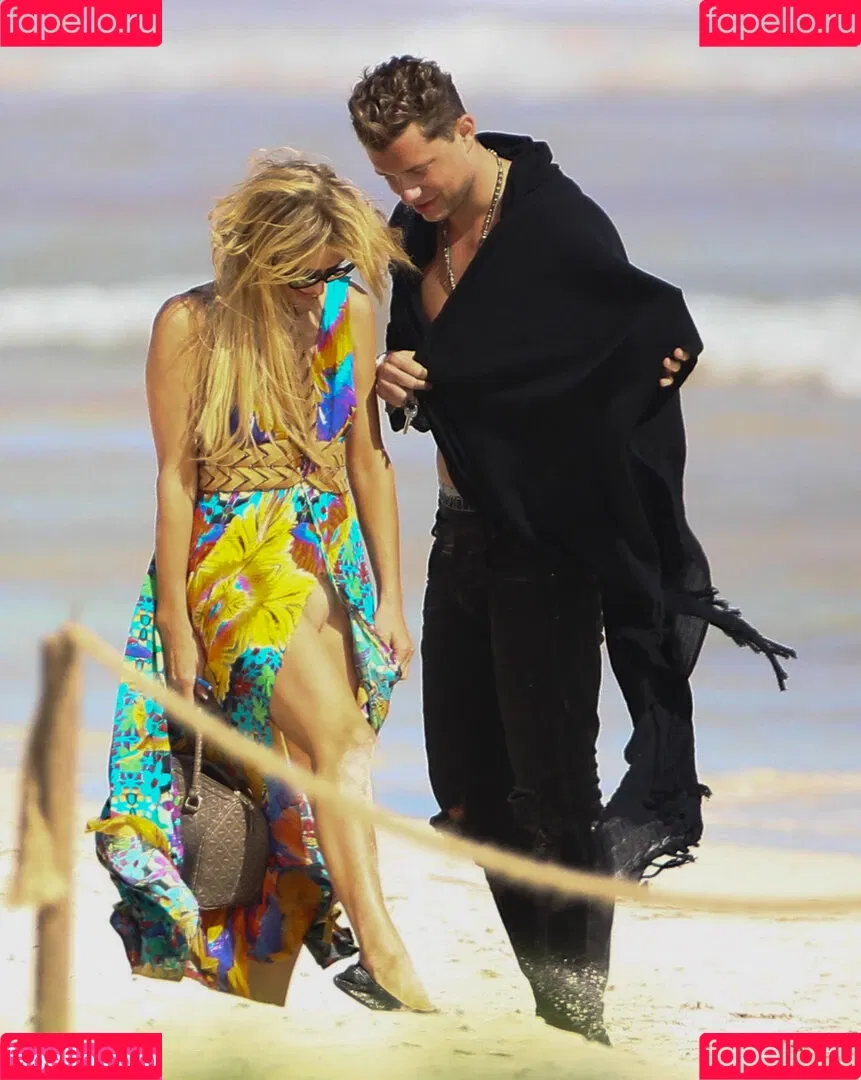 Paris Hilton / parishilton Onlyfans Photo Gallery 