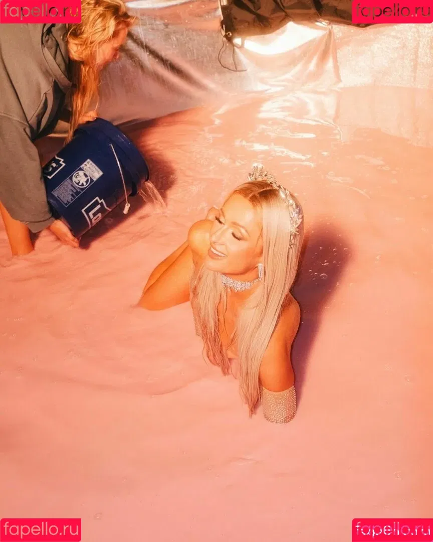 Paris Hilton / parishilton Onlyfans Photo Gallery 