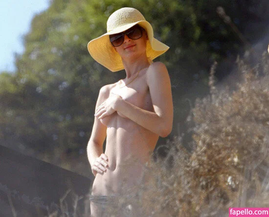 Paris Hilton / parishilton Onlyfans Photo Gallery 