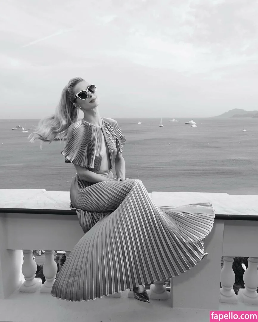 Paris Hilton / parishilton Onlyfans Photo Gallery 