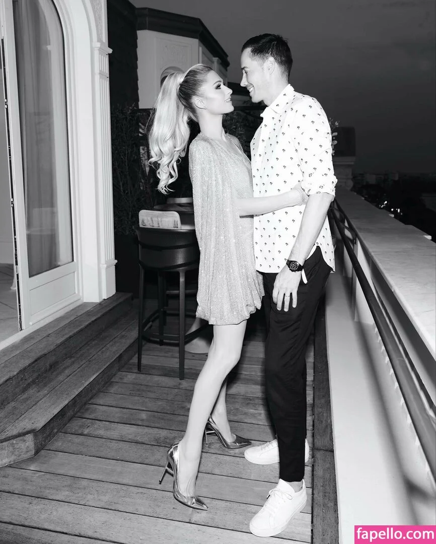 Paris Hilton / parishilton Onlyfans Photo Gallery 