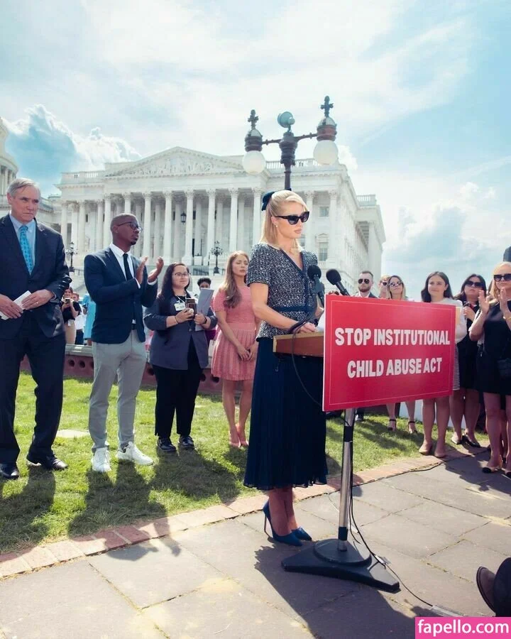 Paris Hilton / parishilton Onlyfans Photo Gallery 