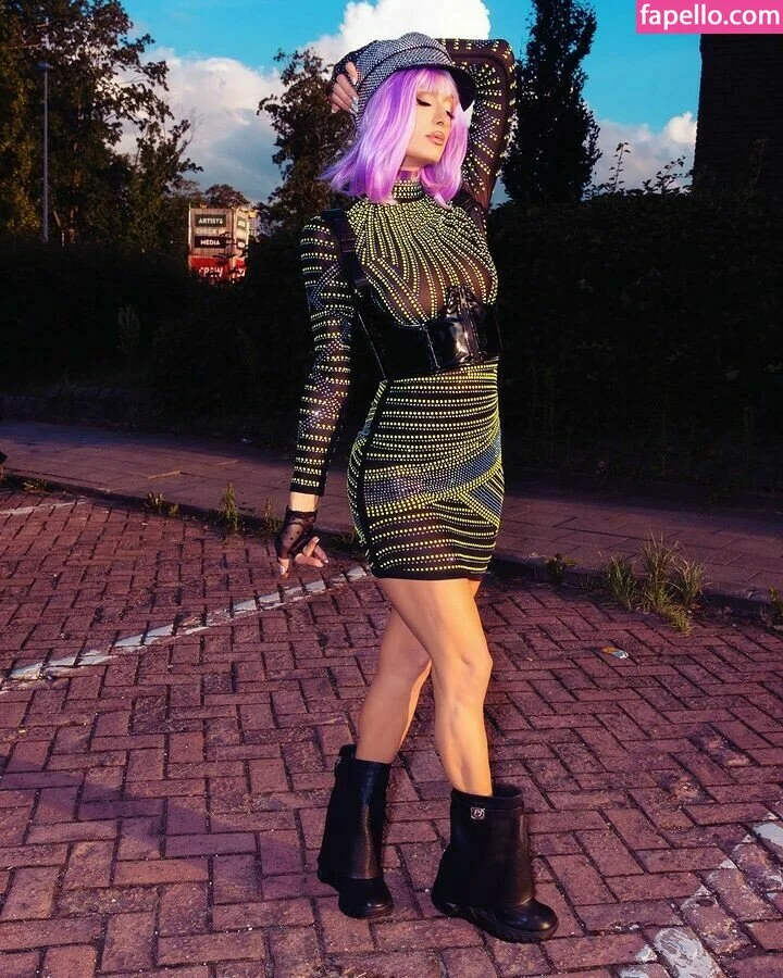 Paris Hilton / parishilton Onlyfans Photo Gallery 