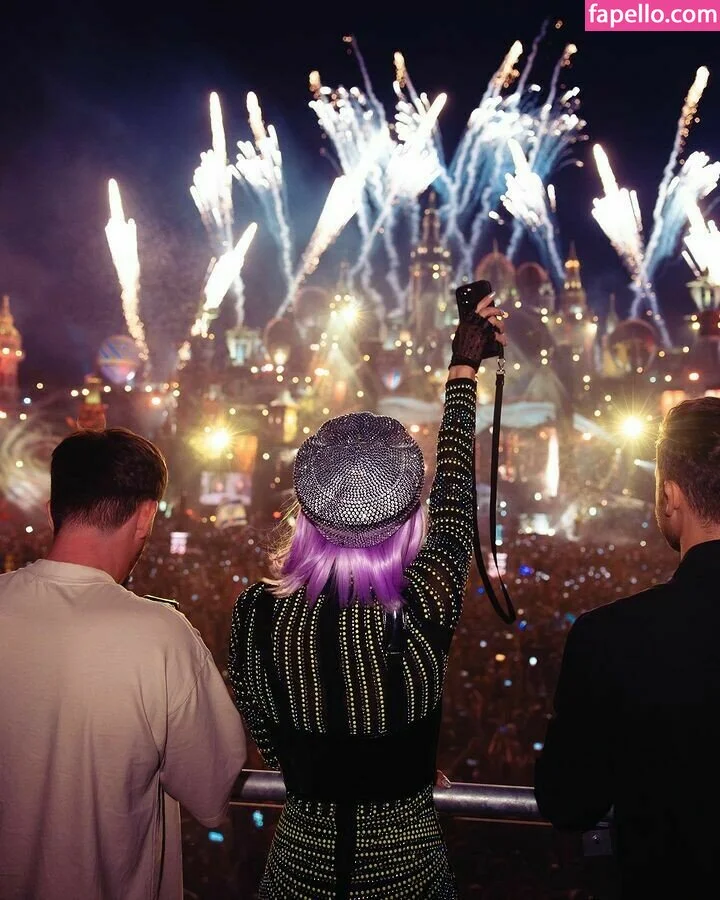 Paris Hilton / parishilton Onlyfans Photo Gallery 