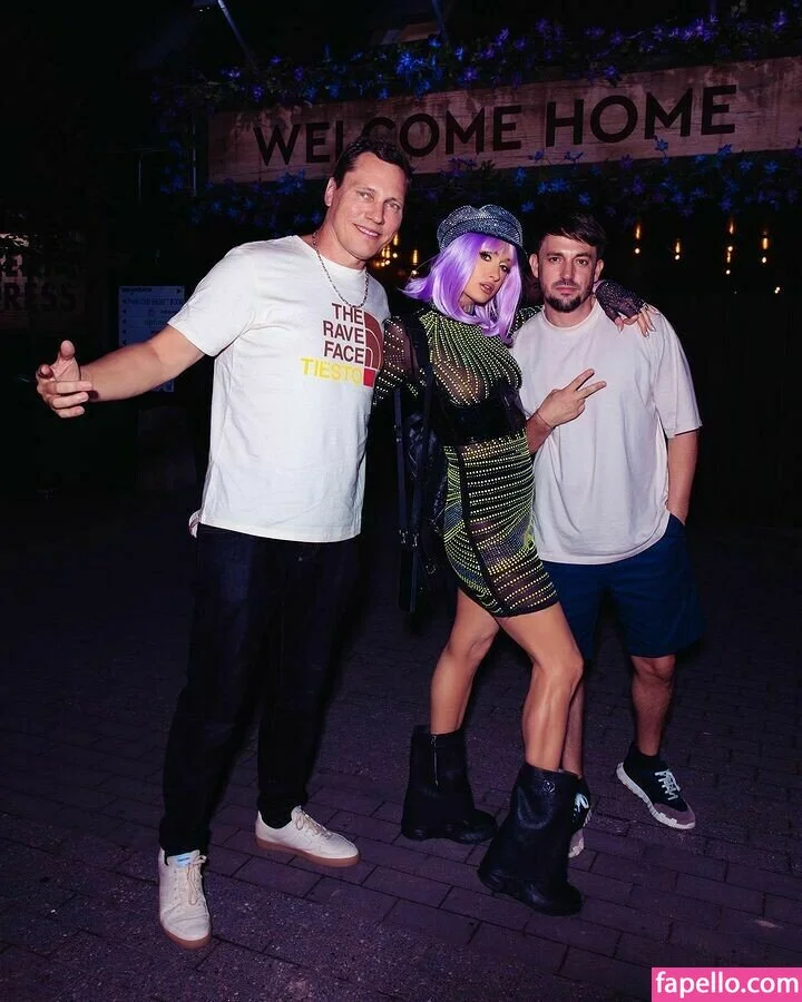 Paris Hilton / parishilton Onlyfans Photo Gallery 