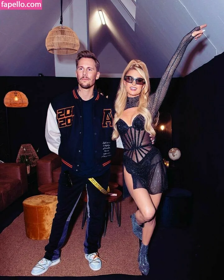 Paris Hilton / parishilton Onlyfans Photo Gallery 