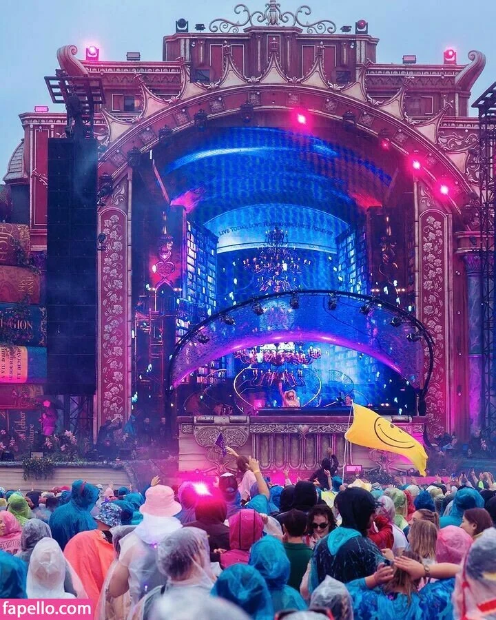 Paris Hilton / parishilton Onlyfans Photo Gallery 