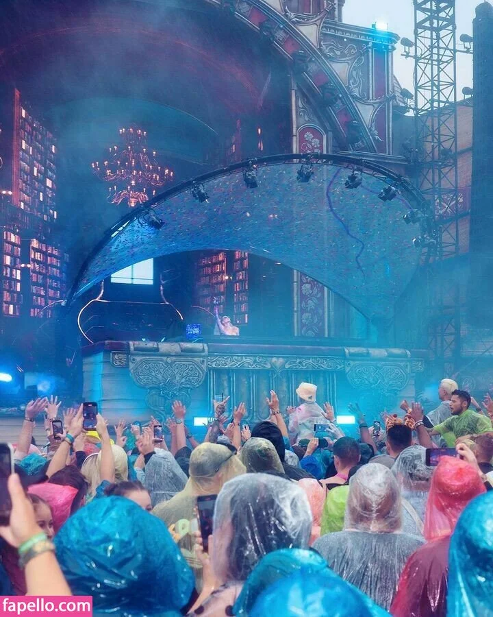 Paris Hilton / parishilton Onlyfans Photo Gallery 