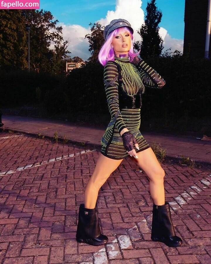 Paris Hilton / parishilton Onlyfans Photo Gallery 