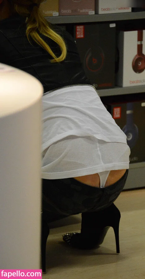 Paris Hilton / parishilton Onlyfans Photo Gallery 