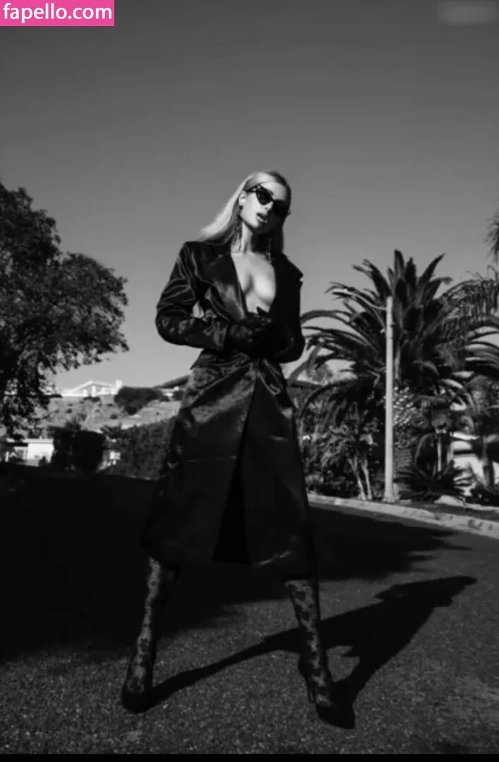 Paris Hilton / parishilton Onlyfans Photo Gallery 