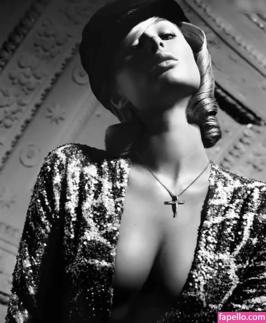 Paris Hilton / parishilton Onlyfans Photo Gallery 