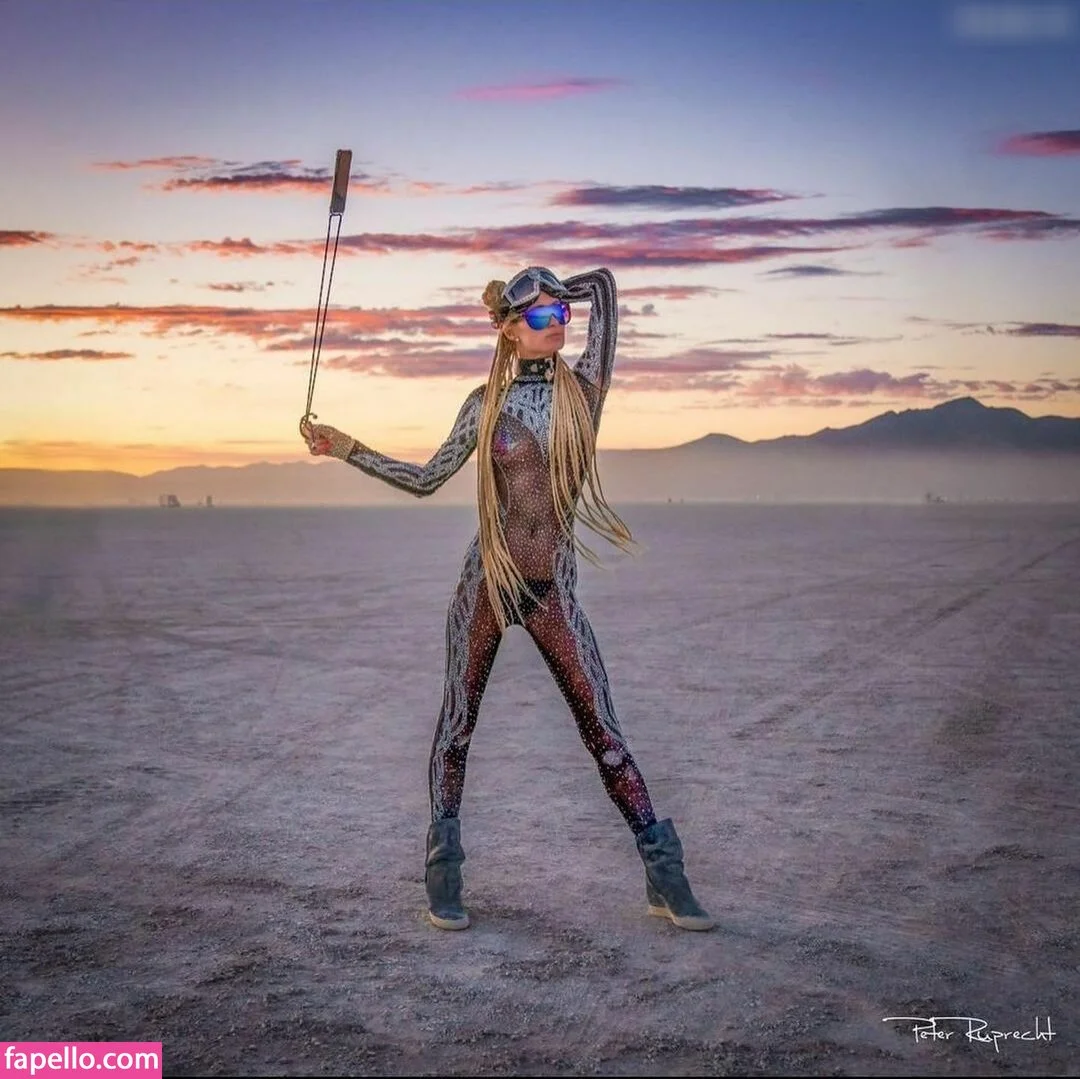 Paris Hilton / parishilton Onlyfans Photo Gallery 