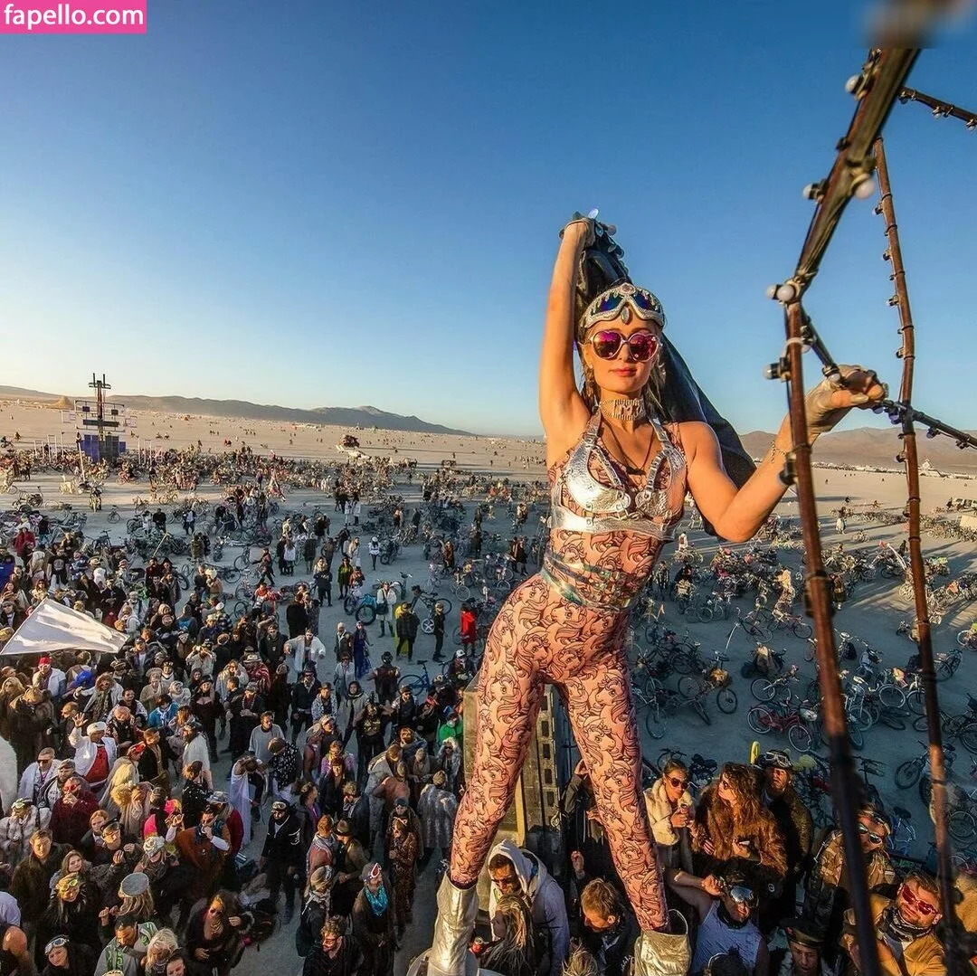 Paris Hilton / parishilton Onlyfans Photo Gallery 