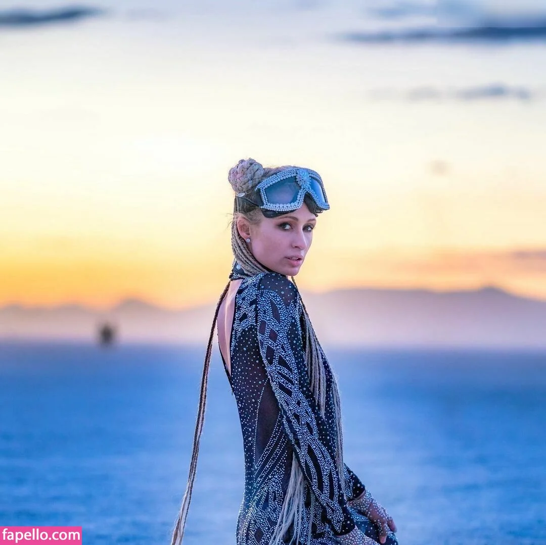 Paris Hilton / parishilton Onlyfans Photo Gallery 