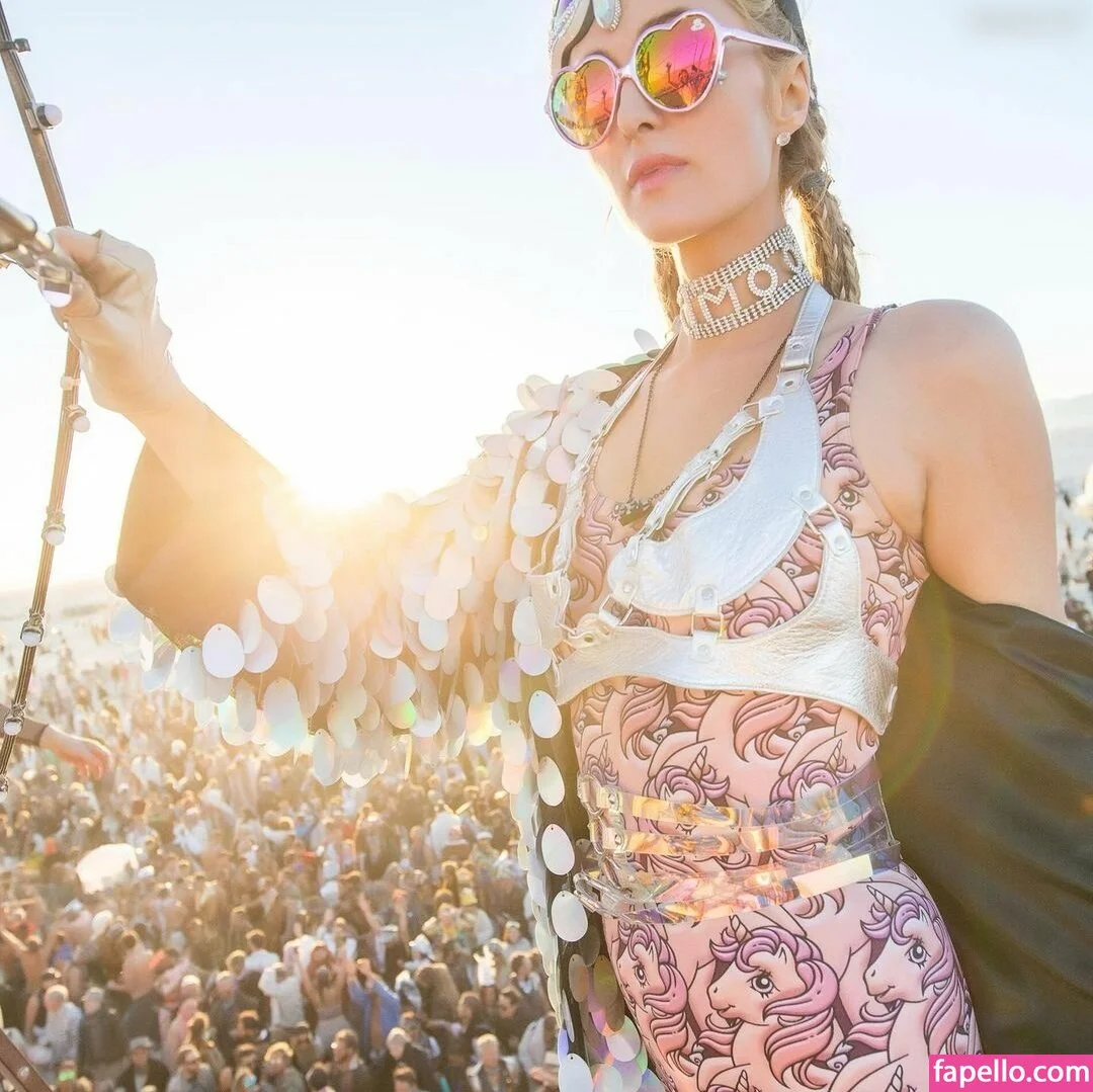 Paris Hilton / parishilton Onlyfans Photo Gallery 