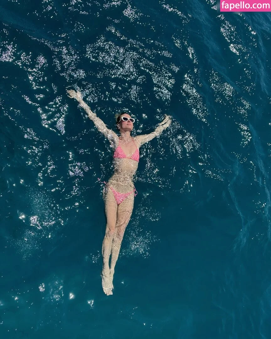 Paris Hilton / parishilton Onlyfans Photo Gallery 