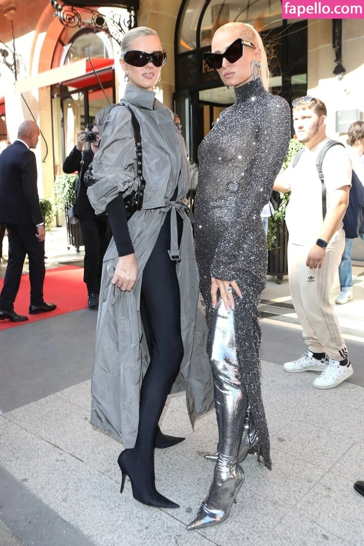 Paris Hilton / parishilton Onlyfans Photo Gallery 