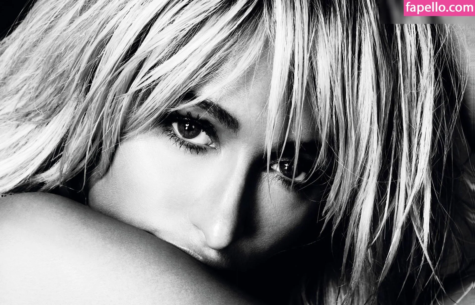 Paris Hilton / parishilton Onlyfans Photo Gallery 