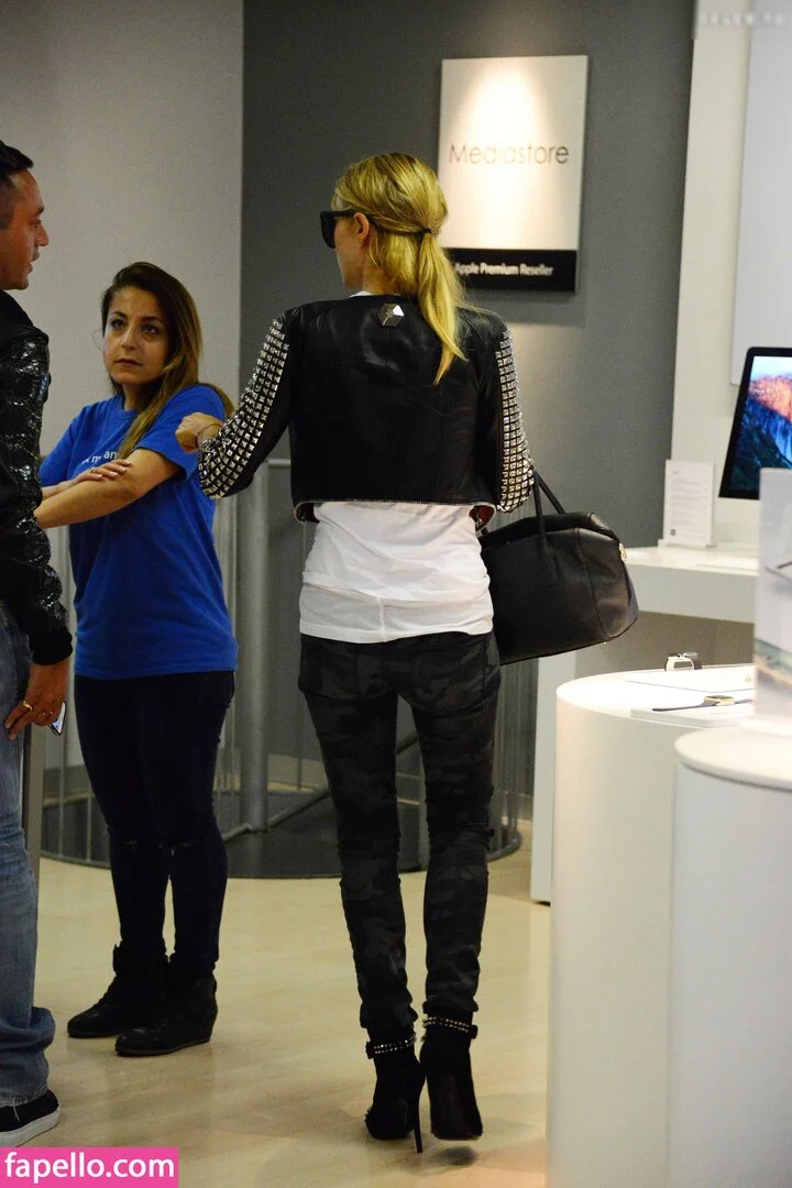 Paris Hilton / parishilton Onlyfans Photo Gallery 