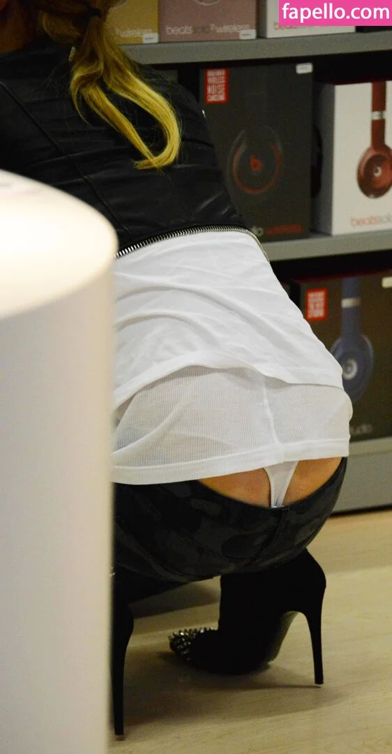 Paris Hilton / parishilton Onlyfans Photo Gallery 