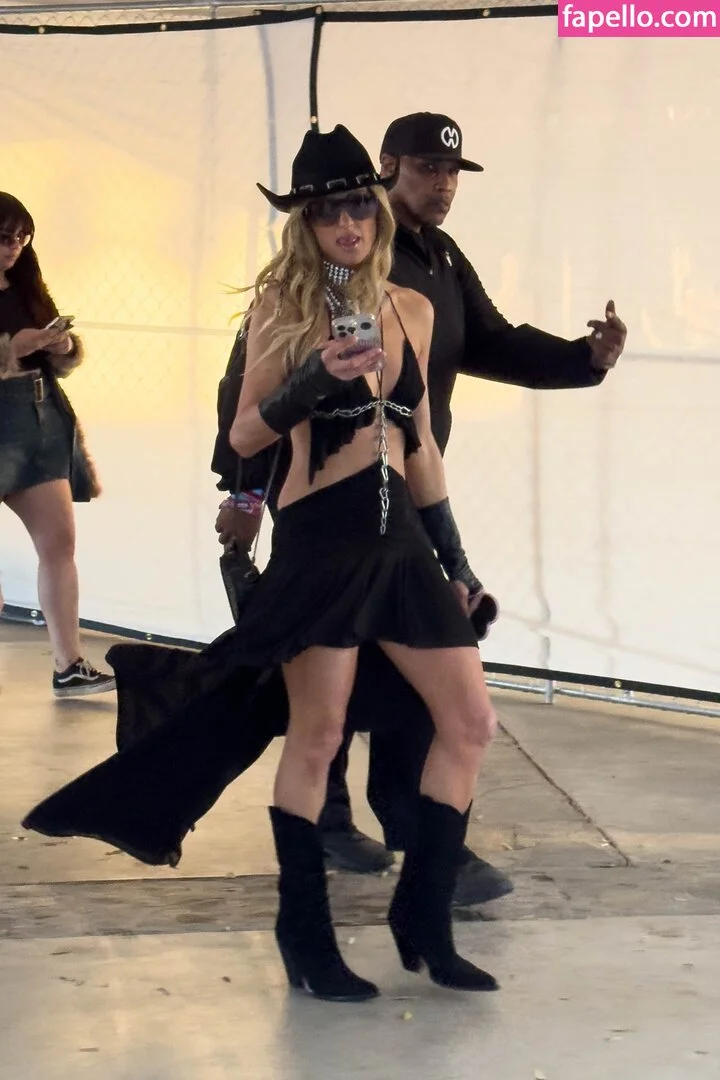 Paris Hilton / parishilton Onlyfans Photo Gallery 