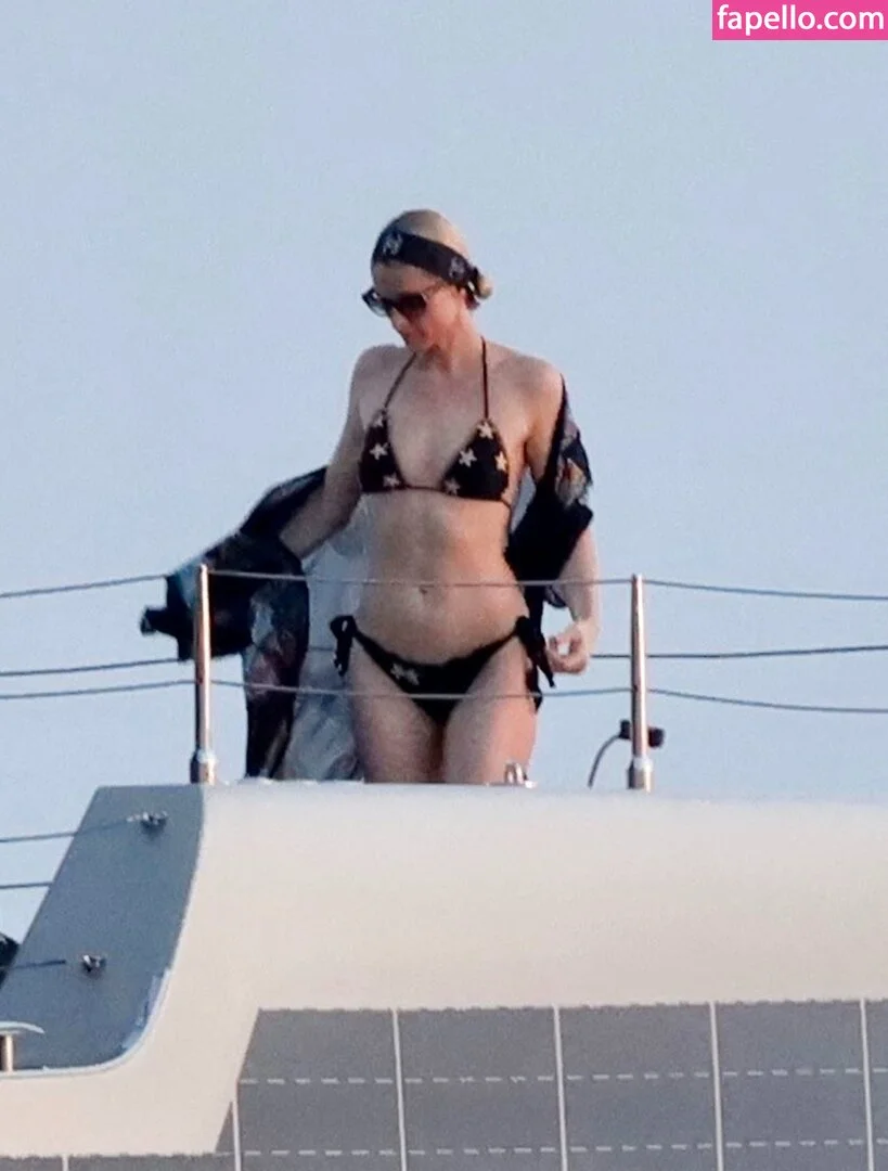 Paris Hilton / parishilton Onlyfans Photo Gallery 