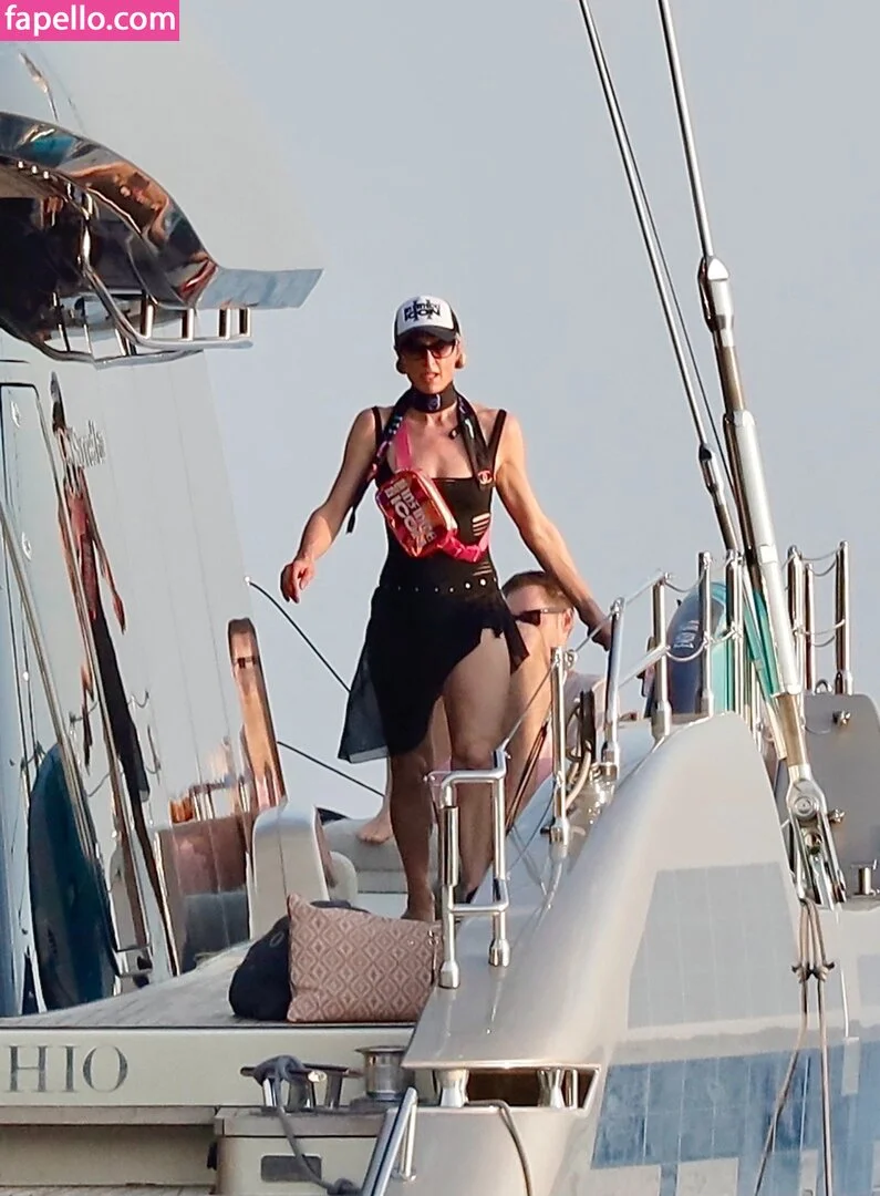 Paris Hilton / parishilton Onlyfans Photo Gallery 