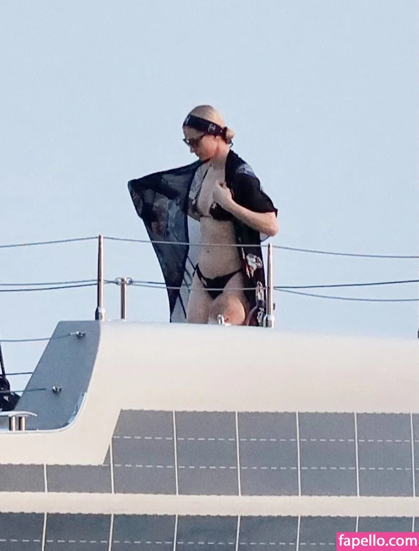 Paris Hilton / parishilton Onlyfans Photo Gallery 