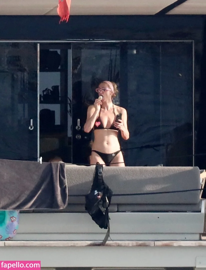 Paris Hilton / parishilton Onlyfans Photo Gallery 